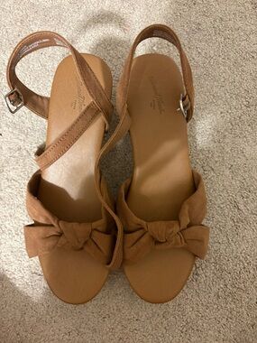 Women’s 8 1/2 Universal Thread Brown Bow Slingback Heels